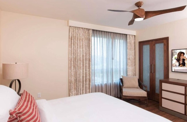 Hilton Grand Islander Waikiki - 1 BR Suite