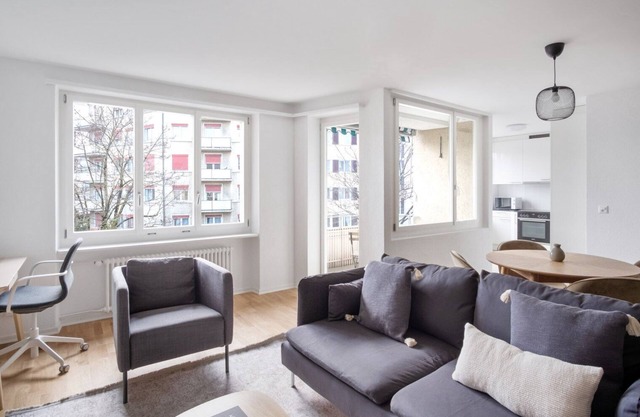 Hip Oerlikon 3.5 Room w/Balcony, 1min to Train Station, by Blueground