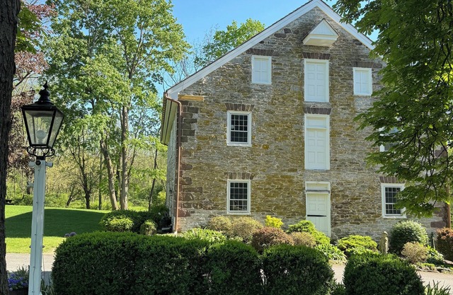 Historic 1803 Millstream House estate, newly renovated. 15 mins to Hershey!