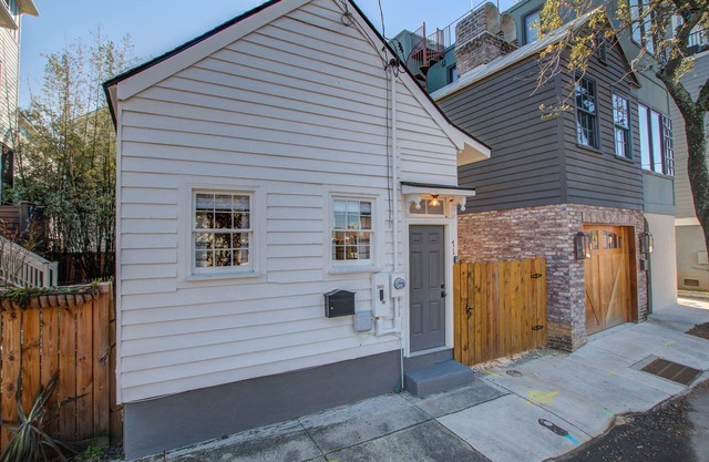 Historic 1880s Freeman Cottage *5 min to King St