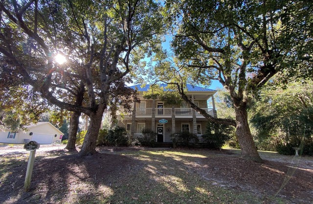 Historic 5 Bedroom Home, Walk To Cumberland Island Ferry