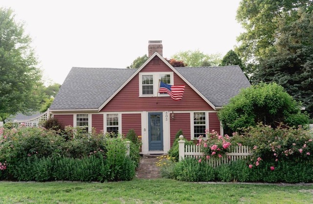 Historic 5BR Mid Cape w/Private Lake Access