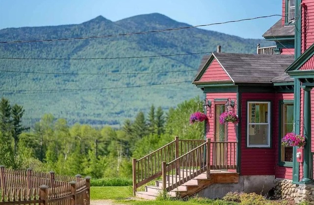 Historic 7BR/7BA White Mountains Estate – Spacious Retreat