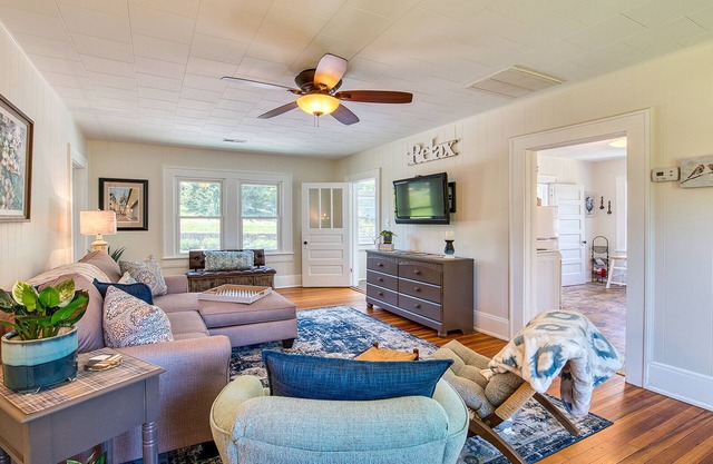 Historic Carriage House - Downtown Waynesville, Walk to Main Street! Fast Wifi!