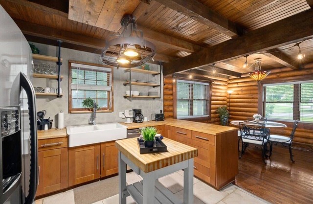 Historic Charm & Modern Luxury- The Campbell Cabin