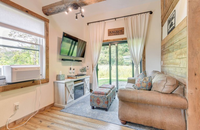 Historic Charm + Modern Luxury: 6 Mi to Stowe Mtn