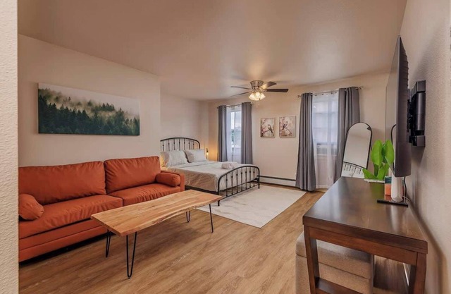 Historic Chic Downtown Suite