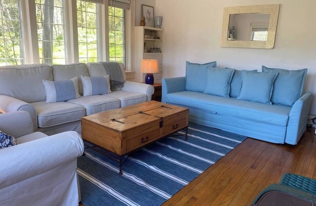 Historic District, Charming Cottage, Sleeps 10