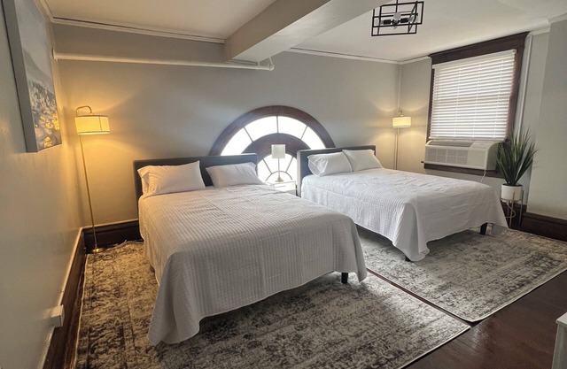 Historic Downtown Apartment steps from WVU & eats