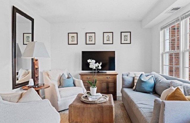 Historic Downtown Leesburg Townhome