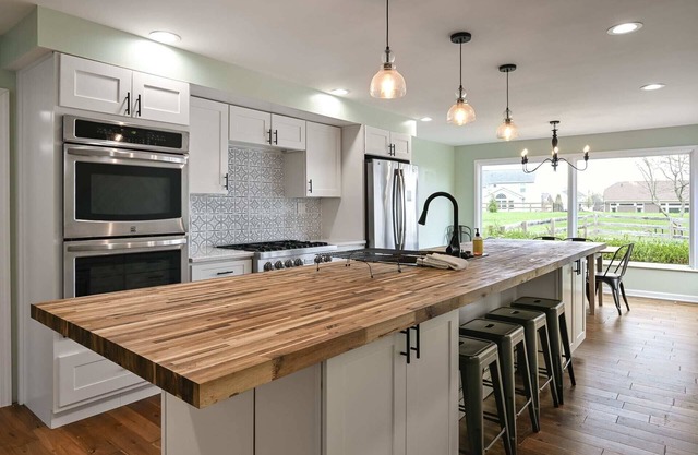 Historic Farmhouse with Pool - Sleeps 10!