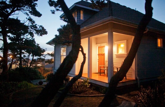 Historic Home in Heart of Nye Beach with Ocean Views & Private Outdoor Hot Tub