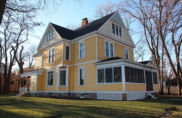 Historic Home With Modern Amenities - Great for Families with room for up to 18!