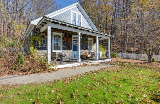 Historic New Hampshire Home 1 Mi to Boat Launch