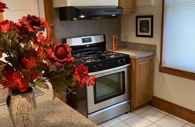 Historic Olde Towne 2 Bedroom 1 Bath 1100sq ft Vacation Rental