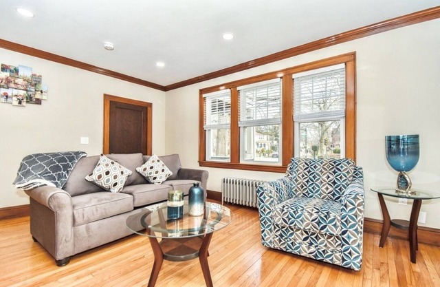 Historic Private Auburndale Retreat Near Boston!