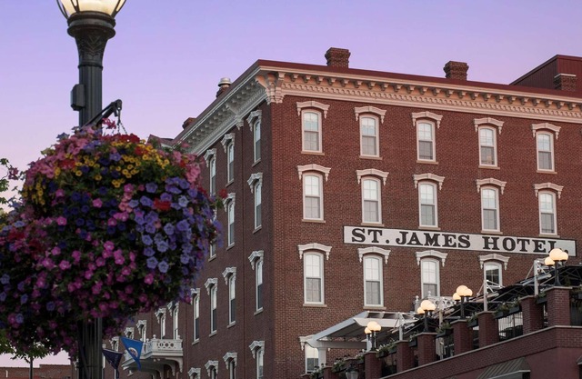 Historic Red Wing Lux Hotel -Premium Room -Free Wifi -Bathrobes-Perfect Location