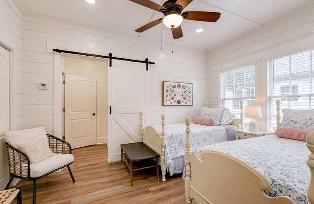 Historic Short 7th Ave Bungalow near Laurel's Historic District!