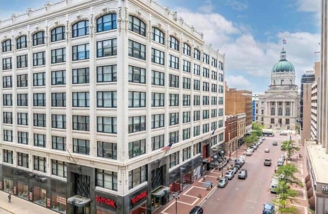 Historic Spacious Luxe Suite - The Heart of Indy!