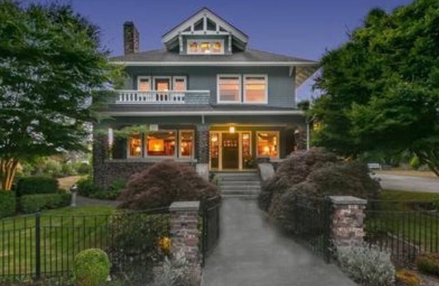 Historic Speak Easy Wine Cellar and Movie Theatre Guest Room