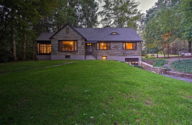 Historic Stone Cottage w/Firepit-Walk to Lily Lake