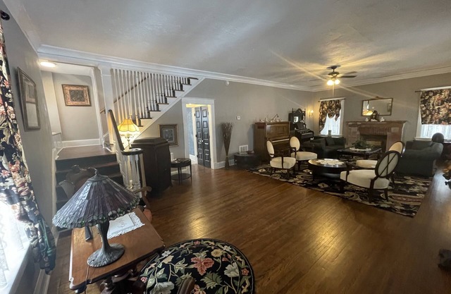 Historic Walnut Street Huge Home 8 bedrooms 4 bath