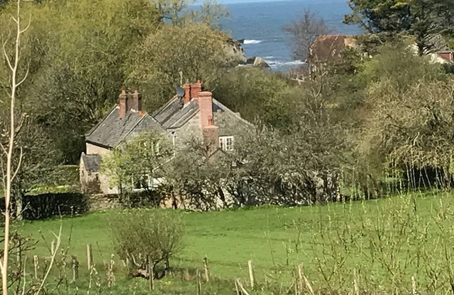 Historical Chapel Cottage. Professional Tennis Court, sea views, 2 mins to beach