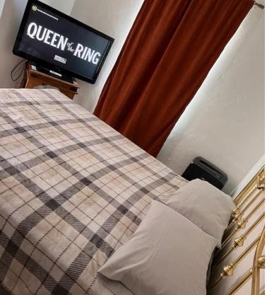 Historical cozy blue apt in the heart of downtown