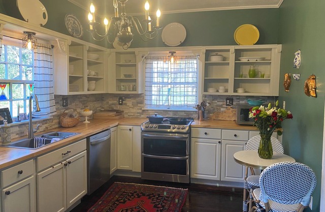 Historical getaway walking distance from the Pacolet river