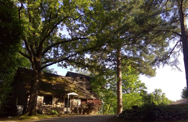 Historical Lakefront Cabin Just 8 Minutes to Oaklawn Track/Casino