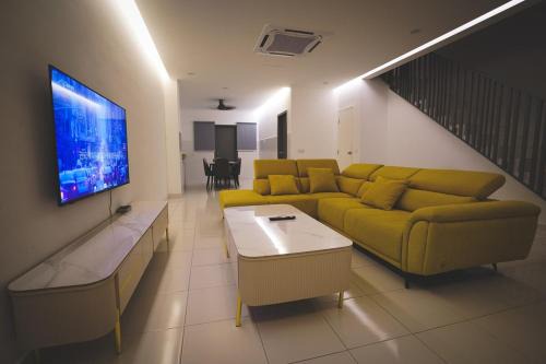 HM Residence 11pax Setia City Convention