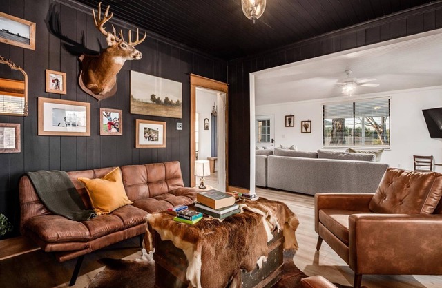 Hocking Hills Retreat with Sauna, Hot Tub, Movie Theater, Fire Pit