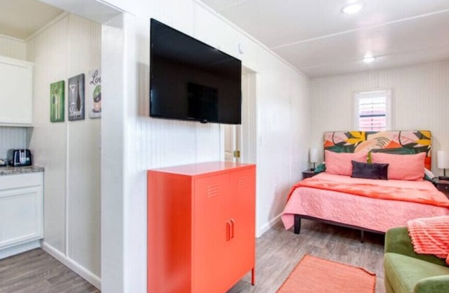 Hockley Creek Colorful Home #3