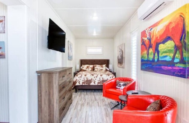 Hockley Creek Colorful Home #4