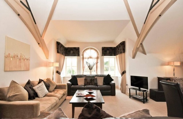 HODGKIN HALL, family friendly, character holiday cottage in Lowick