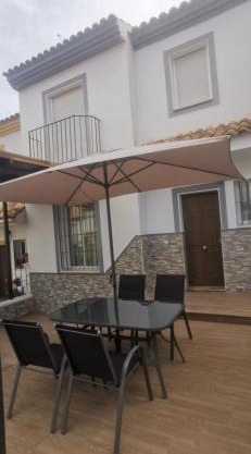 HOGAREÑO ADOSADO EN EL PUEBLO DE ARDALES