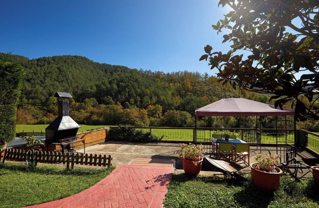 Holiday Home 'El Xalet, El Reixac Casa Rural' with Mountain View, Shared Pool & Wi-Fi