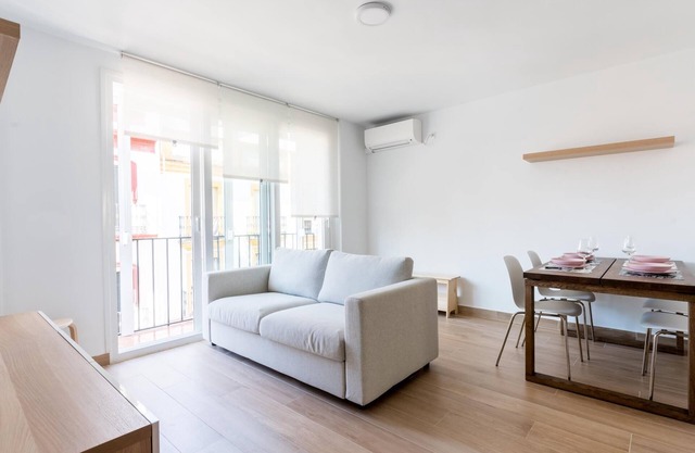 Holi-Rent Pureza Charming 2-bedroom apartment in Triana.