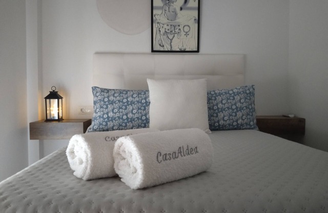 Holiday Home 'Casa De La Aldea' with Mountain Views, Wi-Fi and Air Conditioning