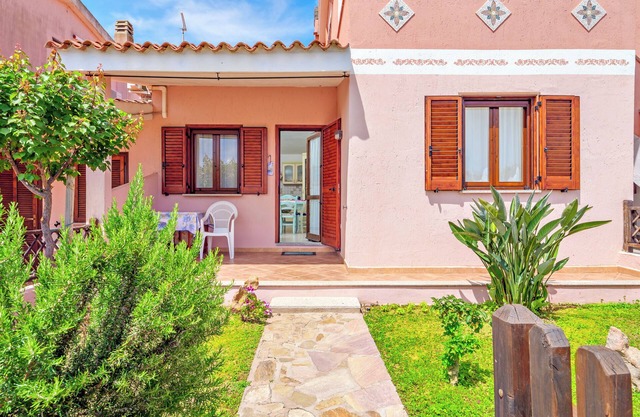 Holiday Home 'Villetta Serena' with Private Terrace, Private Garden and Air Conditioning