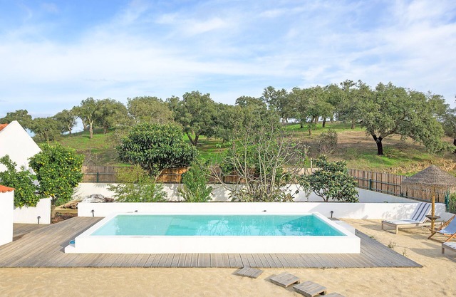Holiday Home 'Monte Da Venda De Baixo' with Mountain View, Private Pool and Wi-Fi