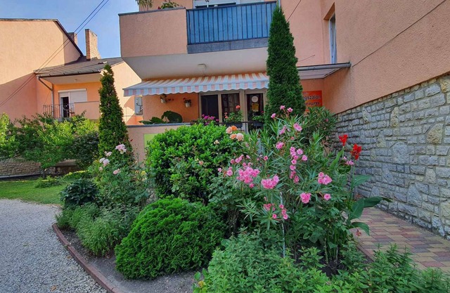 Holiday apartment 300 m from the beach and the marina