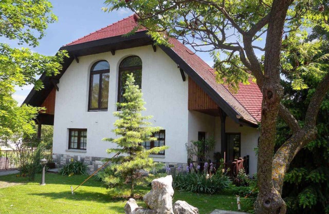 Holiday apartment with gazebo and barbecue
