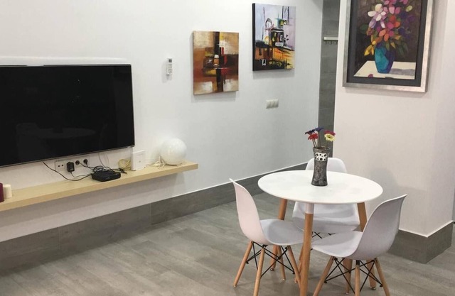 Holiday Apartment 'C Junto Bus y Tren' with A/C & Wi-Fi