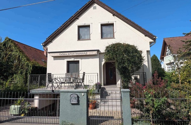 Holiday apartment in a quiet location, with modern and comfortable furnishings and air conditioning