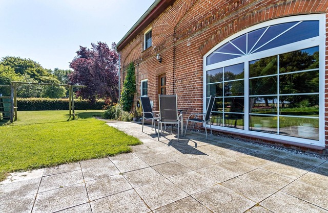 Holiday Apartment 'Kranichblick' with Private Garden, Balcony and Wi-Fi