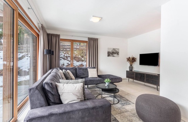Holiday Apartment "Mountain Lodge - Top1" with Mountain View, Garden & Wi-Fi