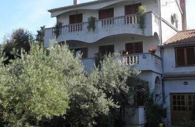 Holiday apartment Ugljan (Ort) for 1 - 4 persons with 2 bedrooms - Row house
