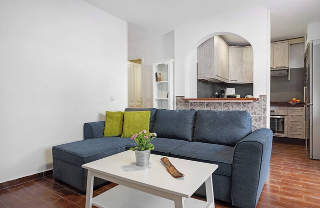 Holiday Apartment "White Sun' with Private Terrace & Wi-Fi