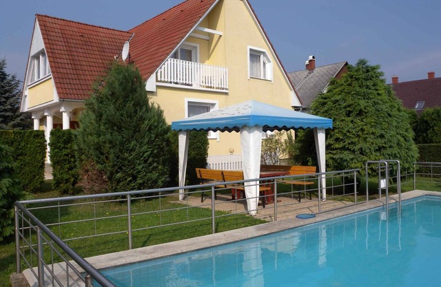 Holiday apartment with gazebo and pool